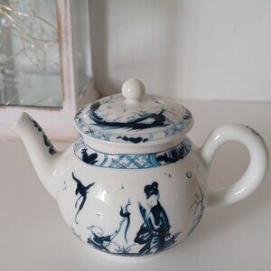 Gorgeous 1985 Franklin Mint WORCESTER Fine Porcelain Japanese Mini Teapot